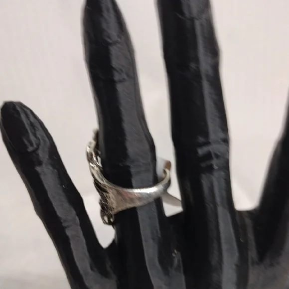 Silver Filigree Floral Ring with Clear Crystal Accent L11 - Picture 5 of 5